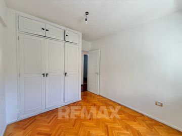 Venta Depto de Categoría 8 Amb. PLAZA MISERICORDIA