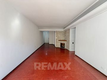 Venta Depto de Categoría 8 Amb. PLAZA MISERICORDIA