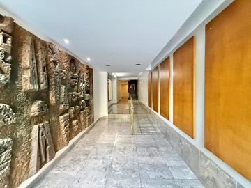 Venta Depto de Categoría 8 Amb. PLAZA MISERICORDIA