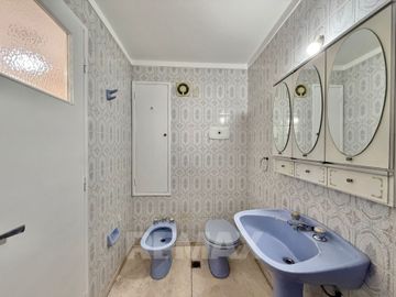 Venta Depto de Categoría 8 Amb. PLAZA MISERICORDIA