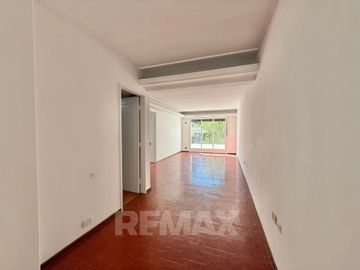 Venta Depto de Categoría 8 Amb. PLAZA MISERICORDIA