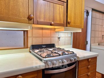 Venta Depto de Categoría 8 Amb. PLAZA MISERICORDIA
