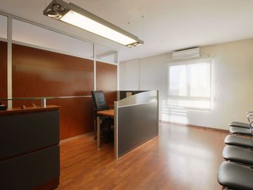 ALQUILER OFICINA 3 DESPACHOS AMOBLADA CALLAO 420