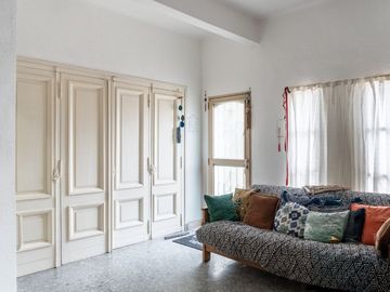 CASA EN VENTA TRES DORMITORIOS COCHERA Bª PARQUE