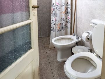 CASA EN VENTA TRES DORMITORIOS COCHERA Bª PARQUE