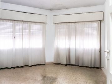 CASA EN VENTA TRES DORMITORIOS COCHERA Bª PARQUE