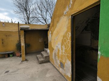 Casa 2 dormitorios con patio  barrio azcuenaga