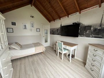 VENTA CASA BARRIO GALÁPAGOS CON JARDÍN 7 AMBIENTES