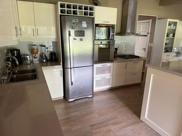 VENTA CASA BARRIO GALÁPAGOS CON JARDÍN 7 AMBIENTES