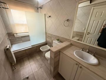 VENTA CASA BARRIO GALÁPAGOS CON JARDÍN 7 AMBIENTES