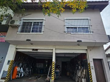 Venta en Bloque casa mas Local. Muñiz. San Miguel