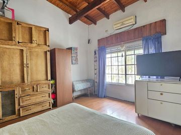 Venta en Bloque casa mas Local. Muñiz. San Miguel
