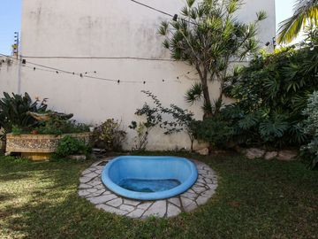 CASA 5 AMBIENTES CON PATIO SAN ANDRES BARRIO GOLF