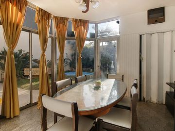 CASA 5 AMBIENTES CON PATIO SAN ANDRES BARRIO GOLF