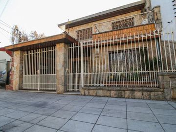 CASA 5 AMBIENTES CON PATIO SAN ANDRES BARRIO GOLF
