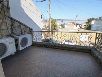 CASA 5 AMBIENTES CON PATIO SAN ANDRES BARRIO GOLF