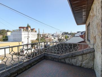 CASA 5 AMBIENTES CON PATIO SAN ANDRES BARRIO GOLF