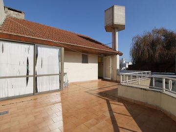 CASA 5 AMBIENTES CON PATIO SAN ANDRES BARRIO GOLF