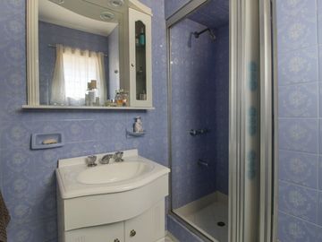 CASA 5 AMBIENTES CON PATIO SAN ANDRES BARRIO GOLF
