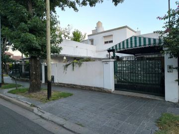 CASA DE 4 AMBIENTES EN VENTA – Florida Oeste