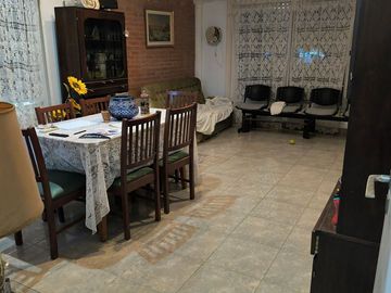 CASA DE 4 AMBIENTES EN VENTA – Florida Oeste