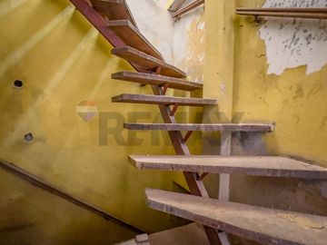 VENTA PH A REFACCIONAR 4 amb PATIO Y TERRAZA BOEDO