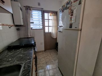Dpto 2 amb. Lavadero. Cocina separ. Todo luz