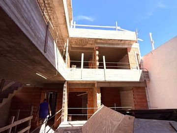 4 AMBIENTES DE 241 M2 C/ TERRAZA Y PARRILLA PROPIA