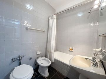 Consultorio - Estudio - en PB Apto Profesional