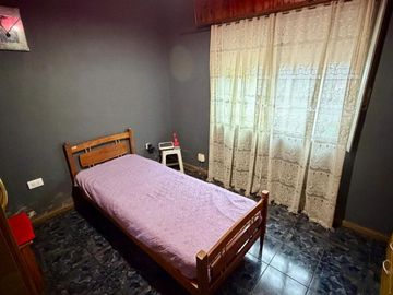 CASA 6 AMB VENTA LOMAS DE ZAMORA PATIO Y PILETA