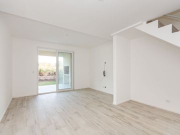 VENTA DEPARTAMENTO DUPLEX CON JARDIN CHIC VILLAGE