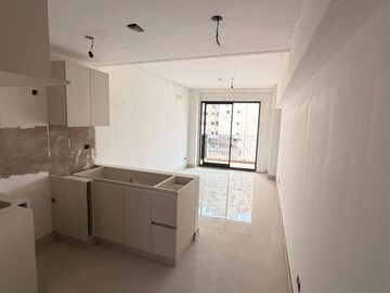 VENTA EN POZO MONOAMBIENTE  MONSERRAT