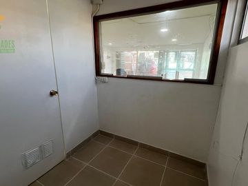SE ARRIENDA AMPLIO  LOCAL COMERCIAL EN QUILPUÉ
