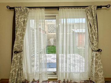 ESPACIOSA CASA FAMILIAR DE 4 DORMITORIOS EN EXCELENTE ESTADO