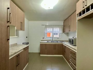 ESPACIOSA CASA FAMILIAR DE 4 DORMITORIOS EN EXCELENTE ESTADO