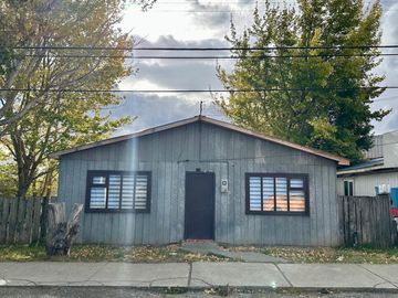 PROPIEDAD DE 2 DORMITORIOS EMPLAZADA EN AMPLIO TERRENO