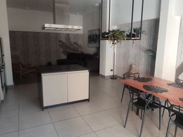 DEPARTAMENTO CON PATIO DE 2 DORMITORIOS Y 2 BAÑOS EST Y B