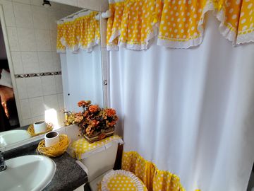 ESPECTACULAR CASA DE 3 PISOS CON MANSARDA 3 DORMITORIOS, 3 D
