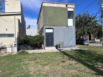 VENTA CASA 2 DORM EN BARRIO SPILIMBERGO NORTE CBA