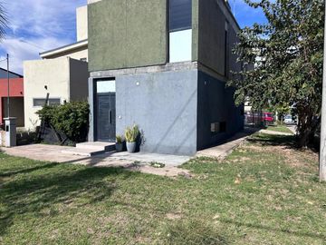 VENTA CASA 2 DORM EN BARRIO SPILIMBERGO NORTE CBA