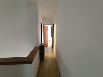 VENTA CASA 4 DORMITORIO ZONA SUR CORDOBA ESCRITURA
