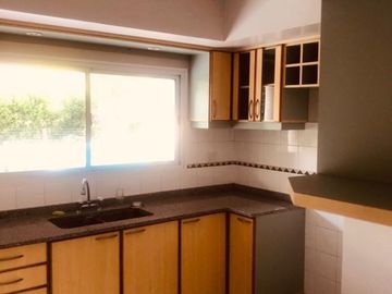 CASA EN VENTA 5 AMBIENTES EN SOLAR DEL BOSQUE