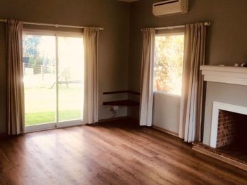 CASA EN VENTA 5 AMBIENTES EN SOLAR DEL BOSQUE
