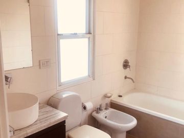 CASA EN VENTA 5 AMBIENTES EN SOLAR DEL BOSQUE