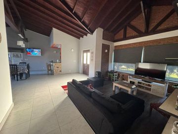 VENTA CASA 4 AMB C/ PILETA EXALTACION DE LA CRUZ