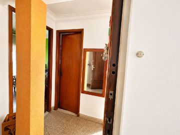 DEPARTAMENTO CON BALCÓN EN VENTA - MONTE CASTRO