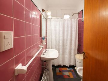 DEPARTAMENTO CON BALCÓN EN VENTA - MONTE CASTRO