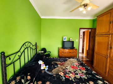DEPARTAMENTO CON BALCÓN EN VENTA - MONTE CASTRO