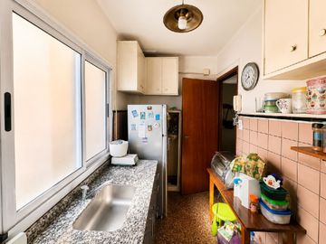 DEPARTAMENTO CON BALCÓN EN VENTA - MONTE CASTRO