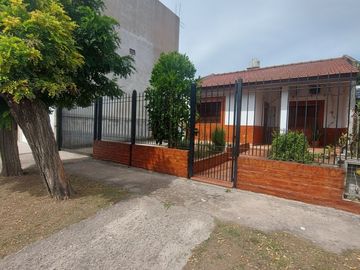 CASA 4 AMBIENTES GARAGE GALERIA QUINCHO PARRILLA